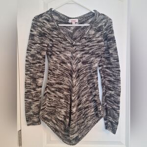 BONGO Monochrome V-Neck Sweater